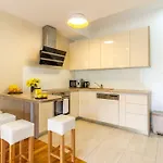Naduno 2min Walk To شقة سبليت